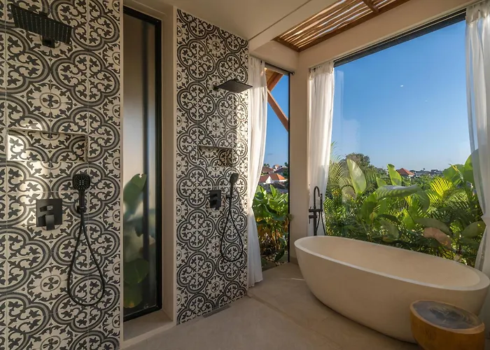 Nalaka - Sophisticated 2br Steps From Pererenan