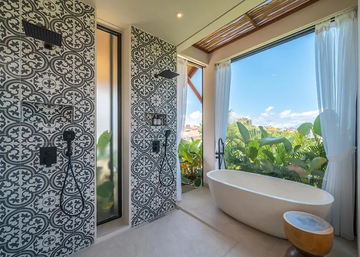 Nalaka - Sophisticated 2br Steps From Pererenan *