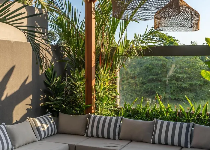 Nalaka - Sophisticated 2br Steps From Pererenan Вилла *