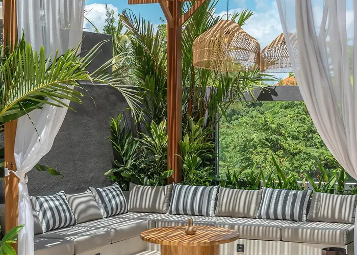 Nalaka - Sophisticated 2br Steps From Pererenan *