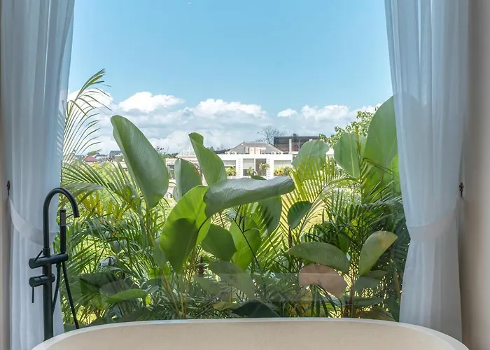 Nalaka - Sophisticated 2br Steps From Pererenan *