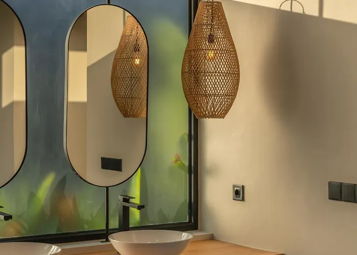 Nalaka - Sophisticated 2br Steps From Pererenan Вилла Чангу