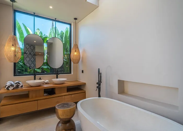 Вилла Nalaka - Sophisticated 2br Steps From Pererenan